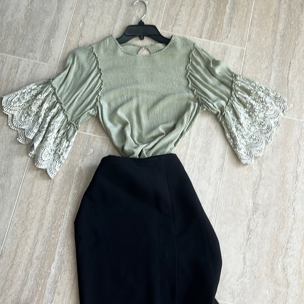 Karen Kane M striped green and white bell sleeve top